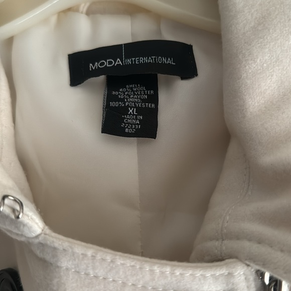 Coat - Picture 2 of 4